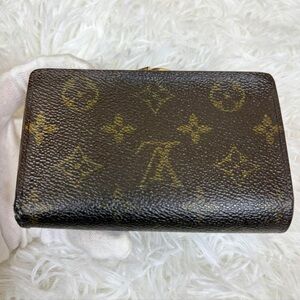 ✨Louis Vuitton Monogram kisslock vintage wallet ✨
I LOVED THIS WALLET!